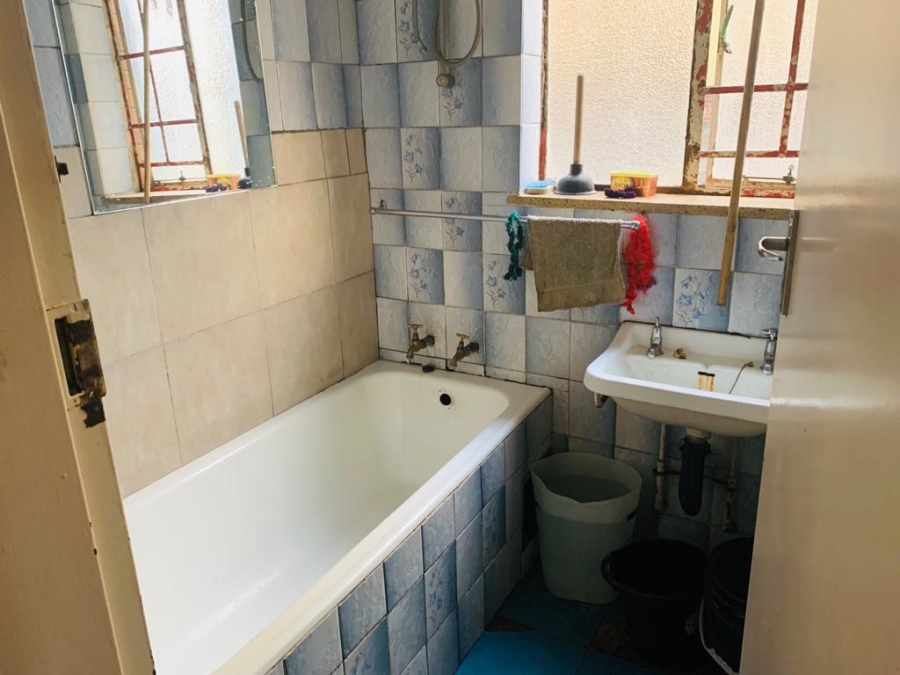 2 Bedroom Property for Sale in Hillbrow Gauteng