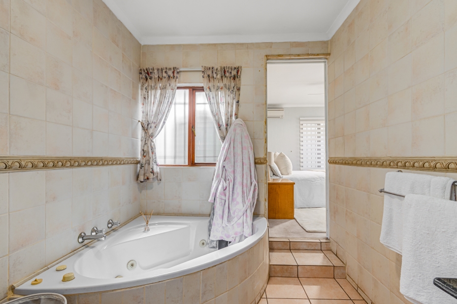 3 Bedroom Property for Sale in Bryanston Gauteng