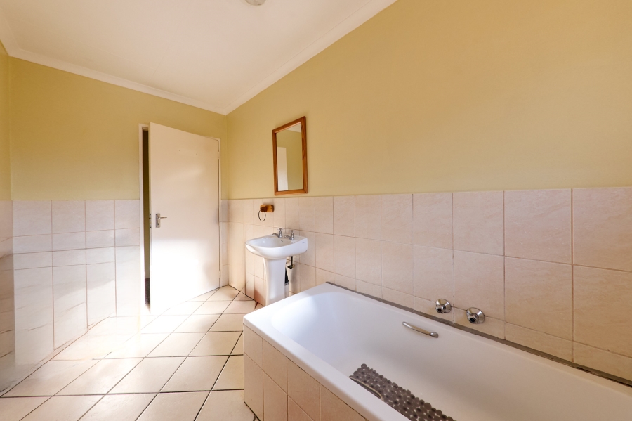 3 Bedroom Property for Sale in Halfway Gardens Gauteng