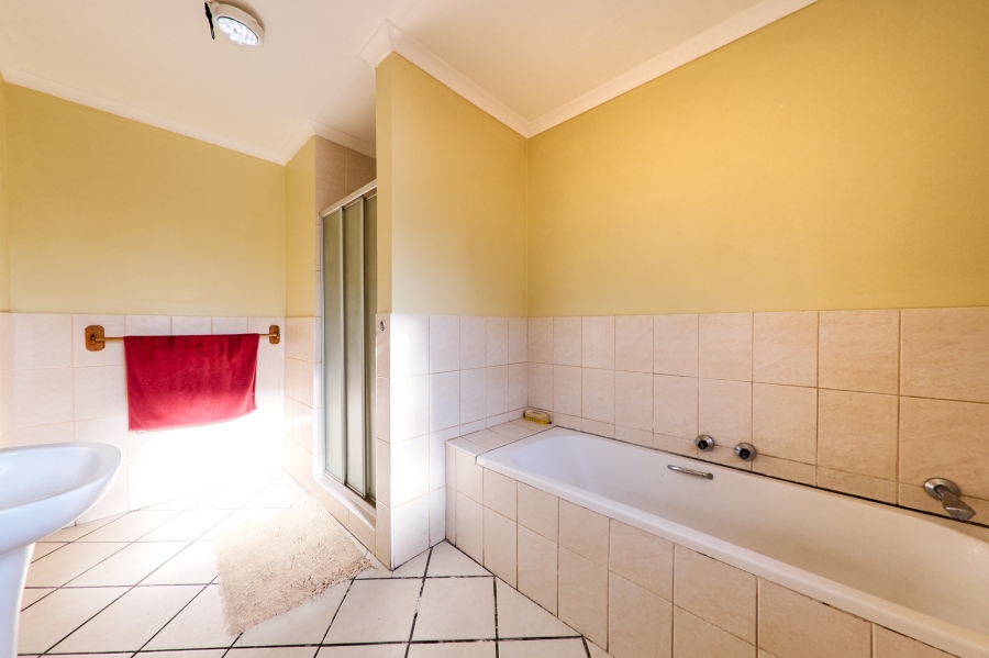 3 Bedroom Property for Sale in Halfway Gardens Gauteng