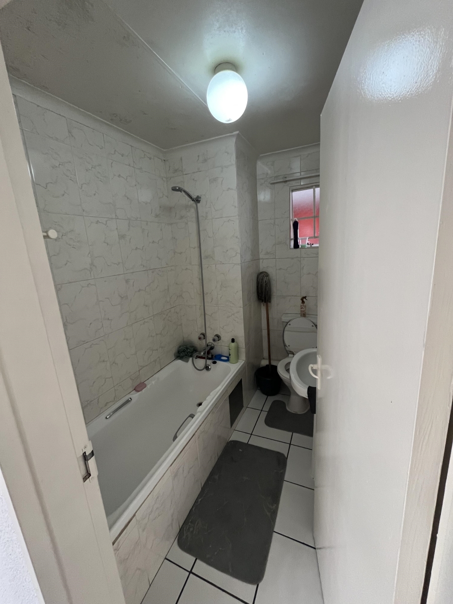 2 Bedroom Property for Sale in Groenkloof Gauteng