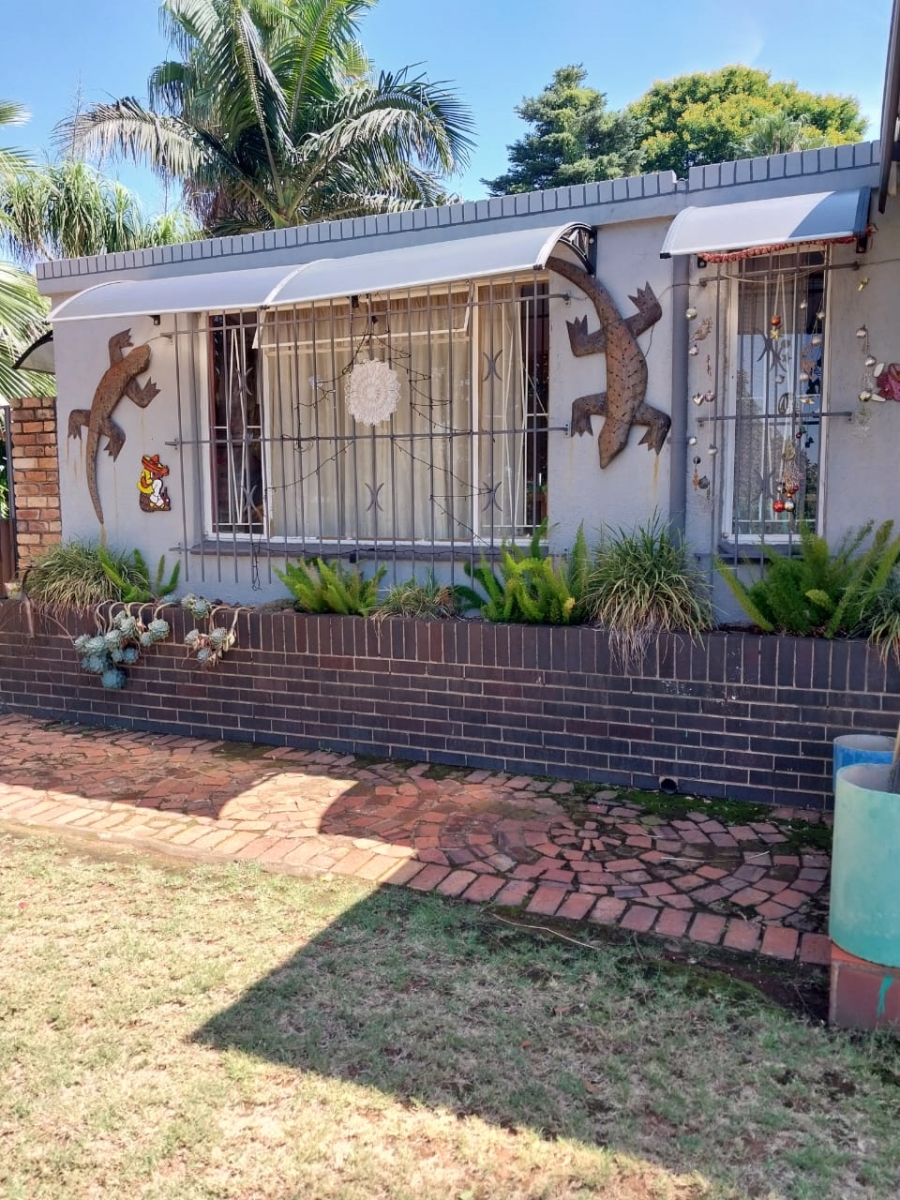 3 Bedroom Property for Sale in Mountain View Gauteng
