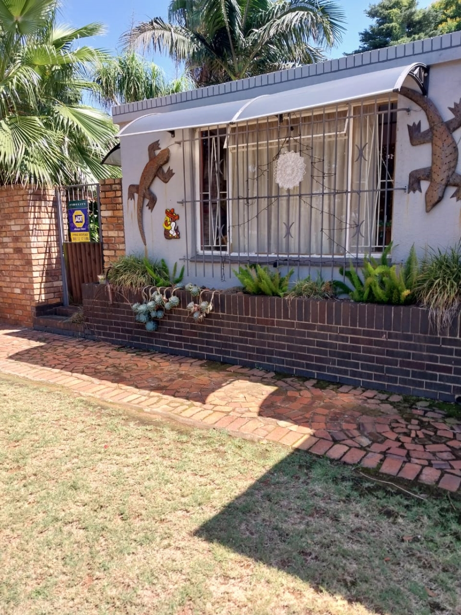 3 Bedroom Property for Sale in Mountain View Gauteng