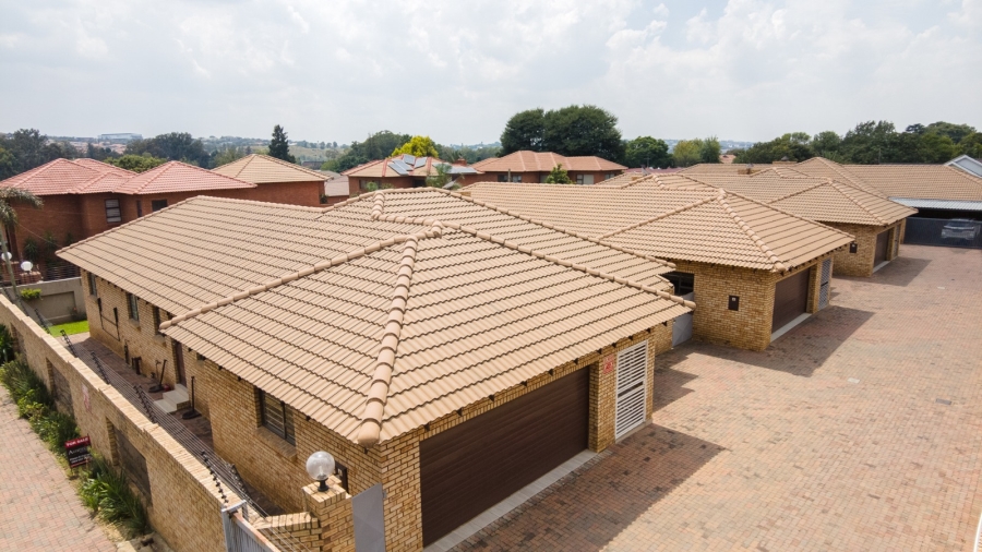4 Bedroom Property for Sale in New Redruth Gauteng
