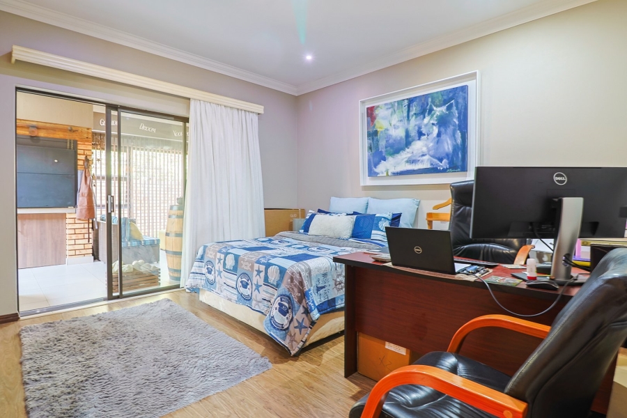 4 Bedroom Property for Sale in New Redruth Gauteng