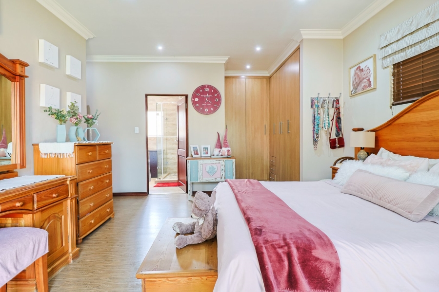 4 Bedroom Property for Sale in New Redruth Gauteng