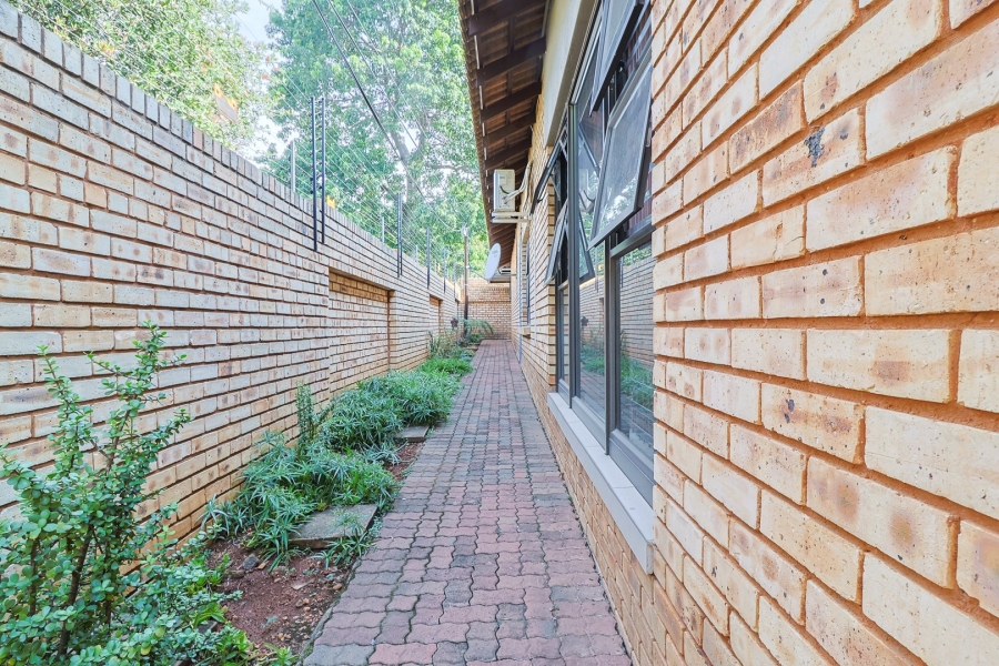 4 Bedroom Property for Sale in New Redruth Gauteng