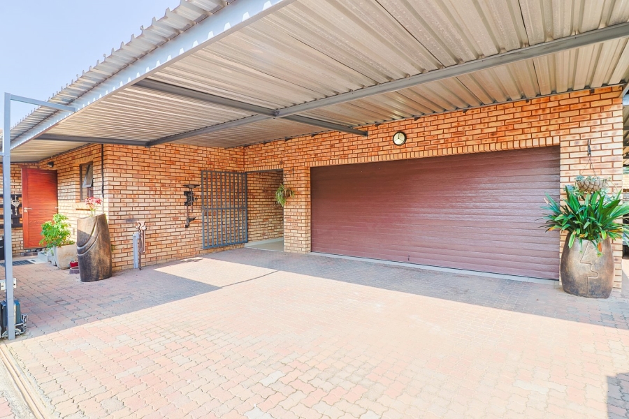 4 Bedroom Property for Sale in New Redruth Gauteng