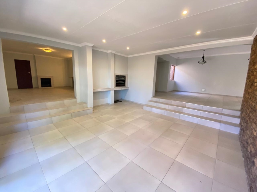 To Let 4 Bedroom Property for Rent in Lynnwood Gauteng