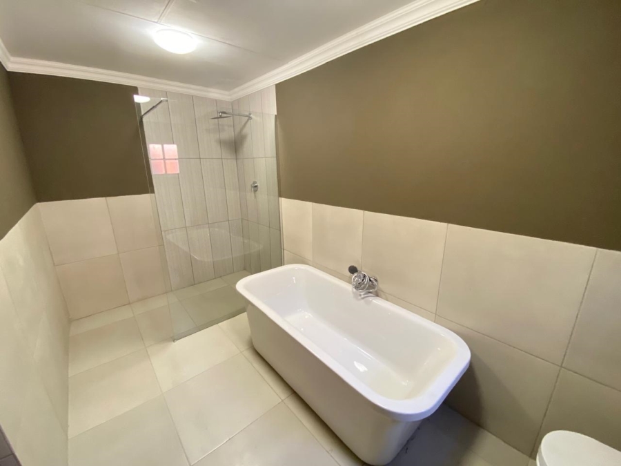 To Let 4 Bedroom Property for Rent in Lynnwood Gauteng