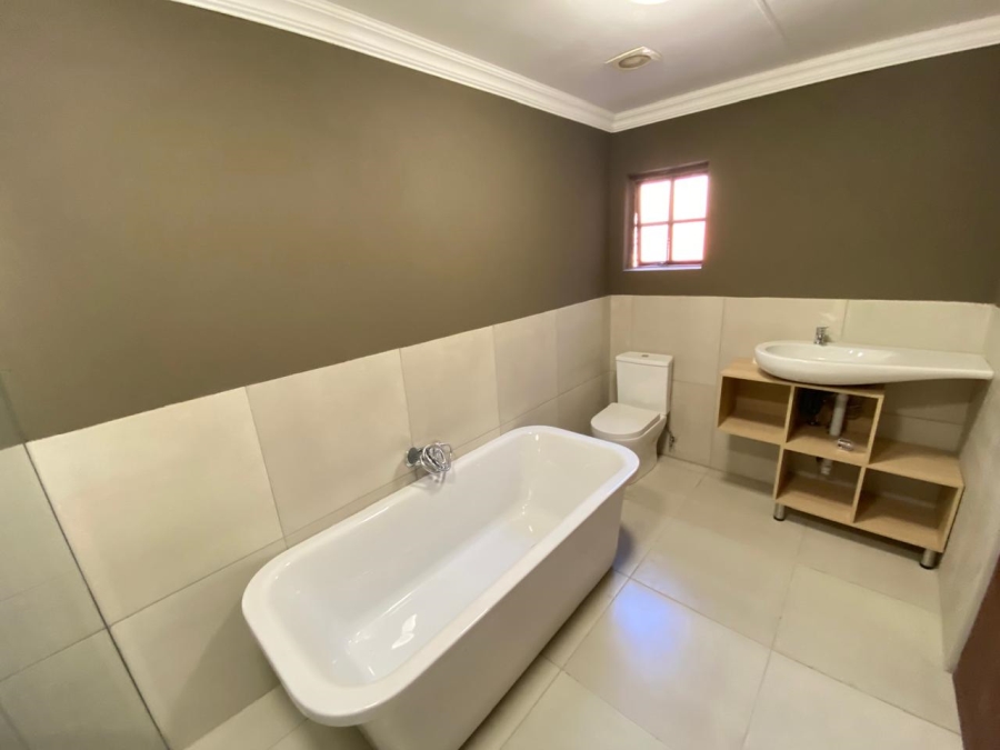 To Let 4 Bedroom Property for Rent in Lynnwood Gauteng