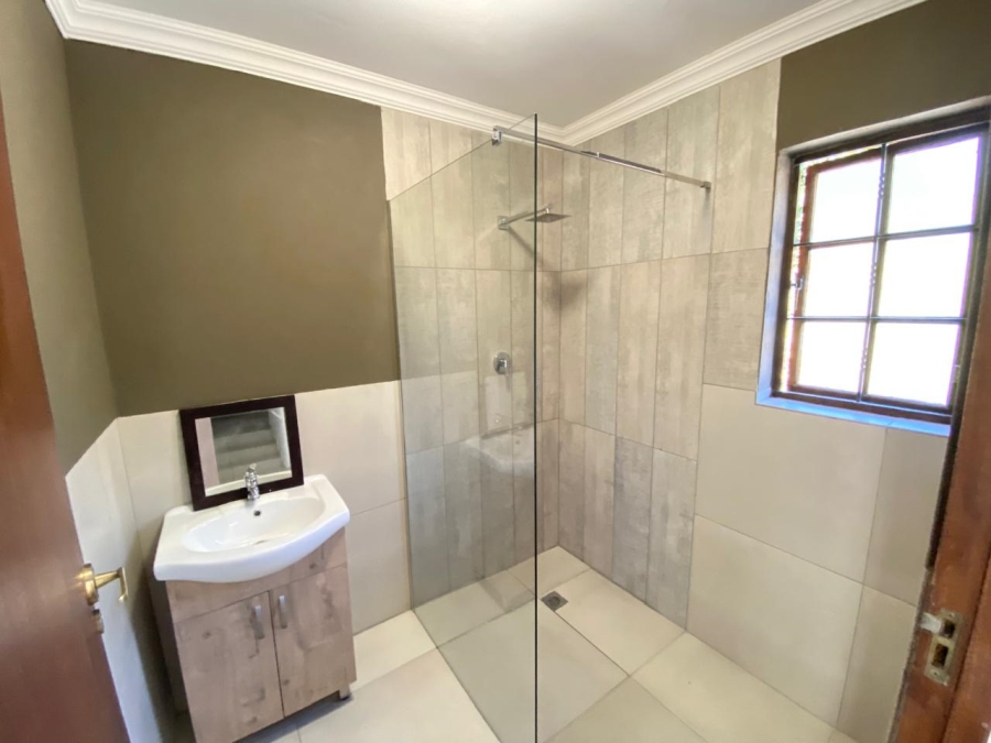 To Let 4 Bedroom Property for Rent in Lynnwood Gauteng