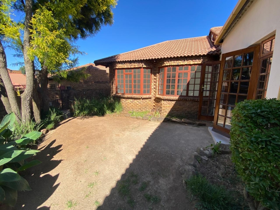 To Let 4 Bedroom Property for Rent in Lynnwood Gauteng