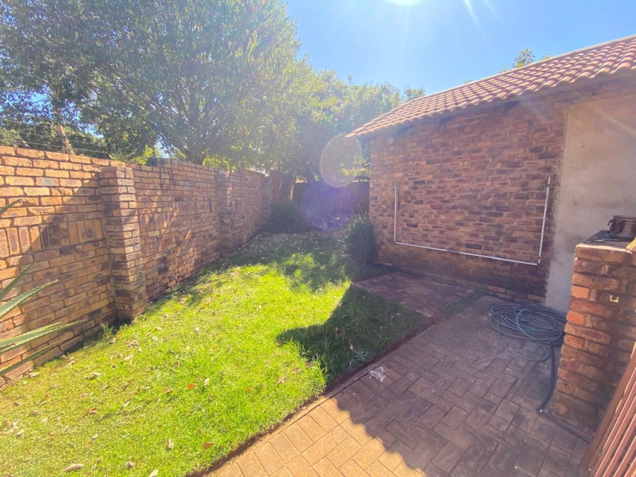 To Let 4 Bedroom Property for Rent in Lynnwood Gauteng