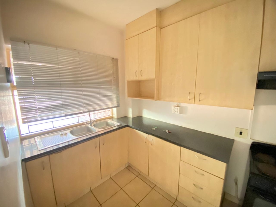 To Let 2 Bedroom Property for Rent in Sinoville Gauteng