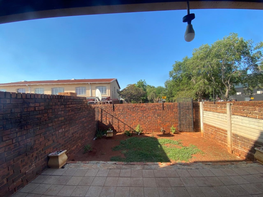 To Let 2 Bedroom Property for Rent in Sinoville Gauteng