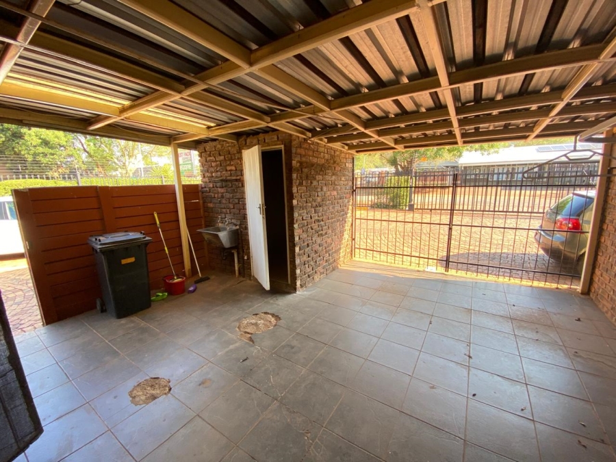 To Let 2 Bedroom Property for Rent in Sinoville Gauteng