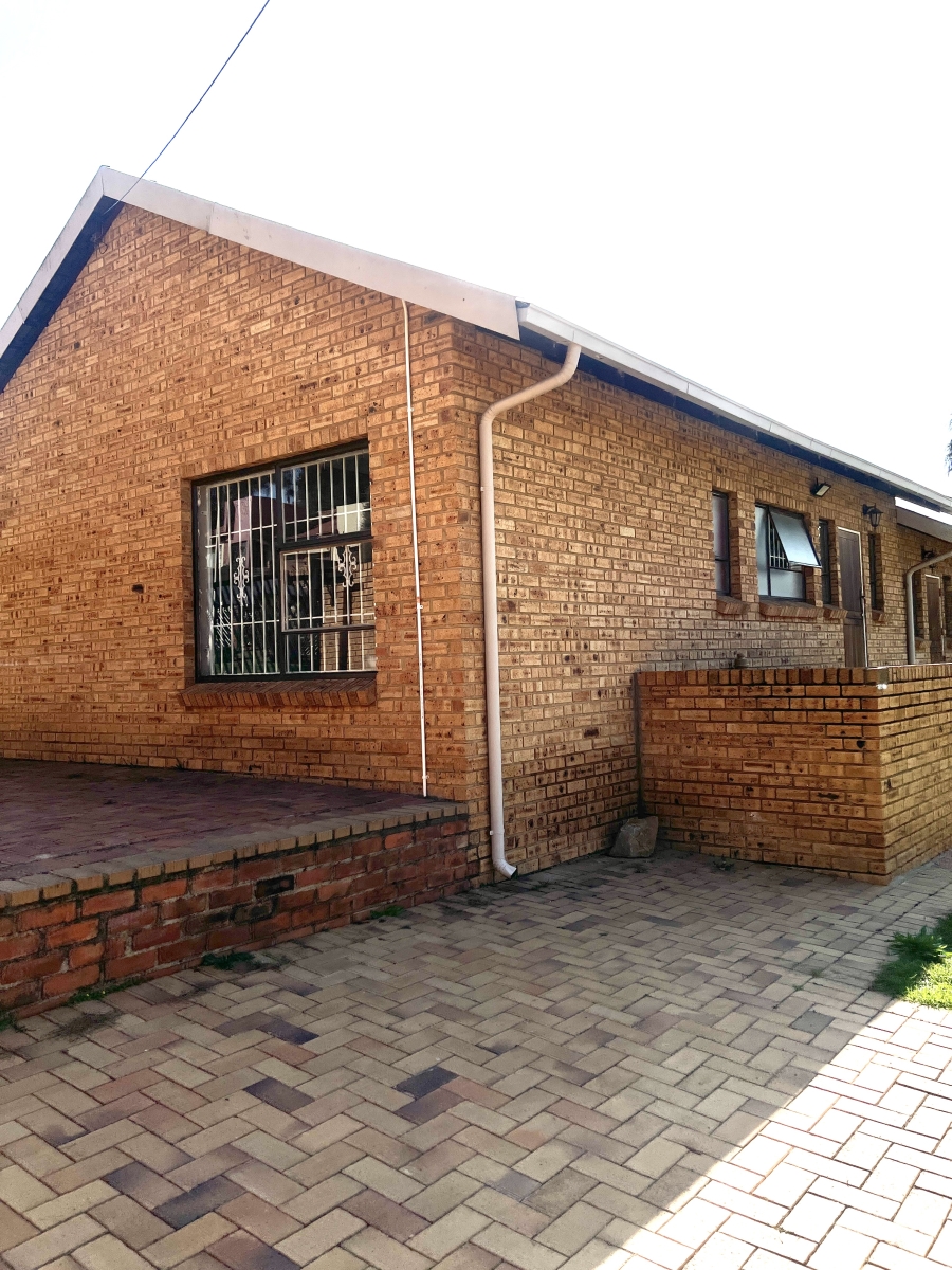 2 Bedroom Property for Sale in Glenvista Gauteng