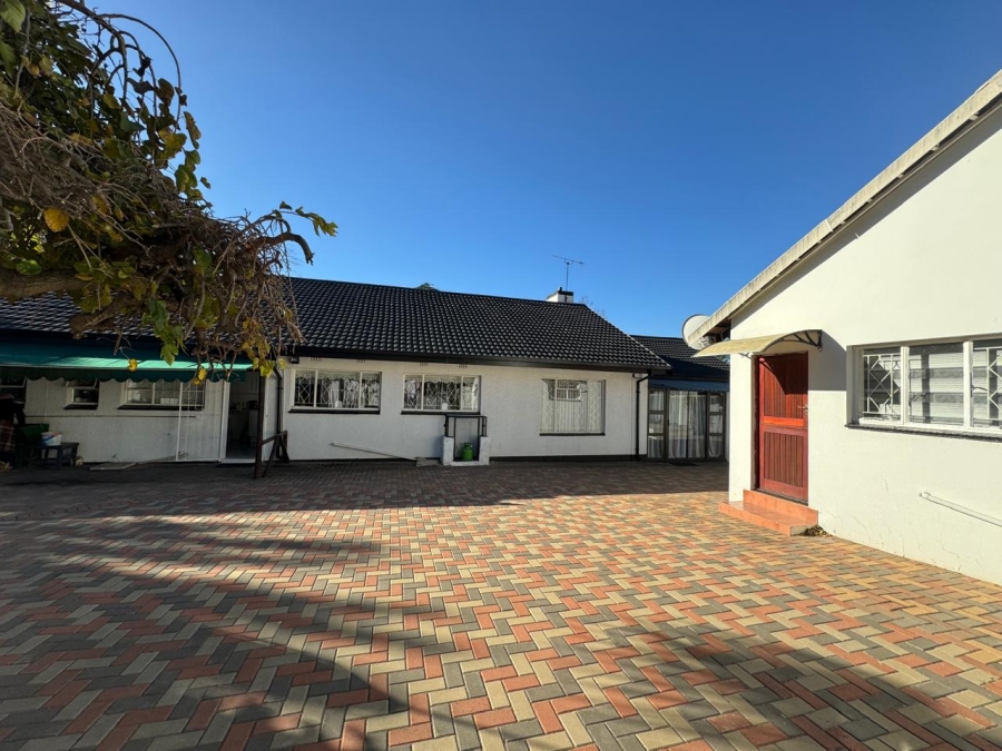 To Let 4 Bedroom Property for Rent in Parkhill Gardens Gauteng