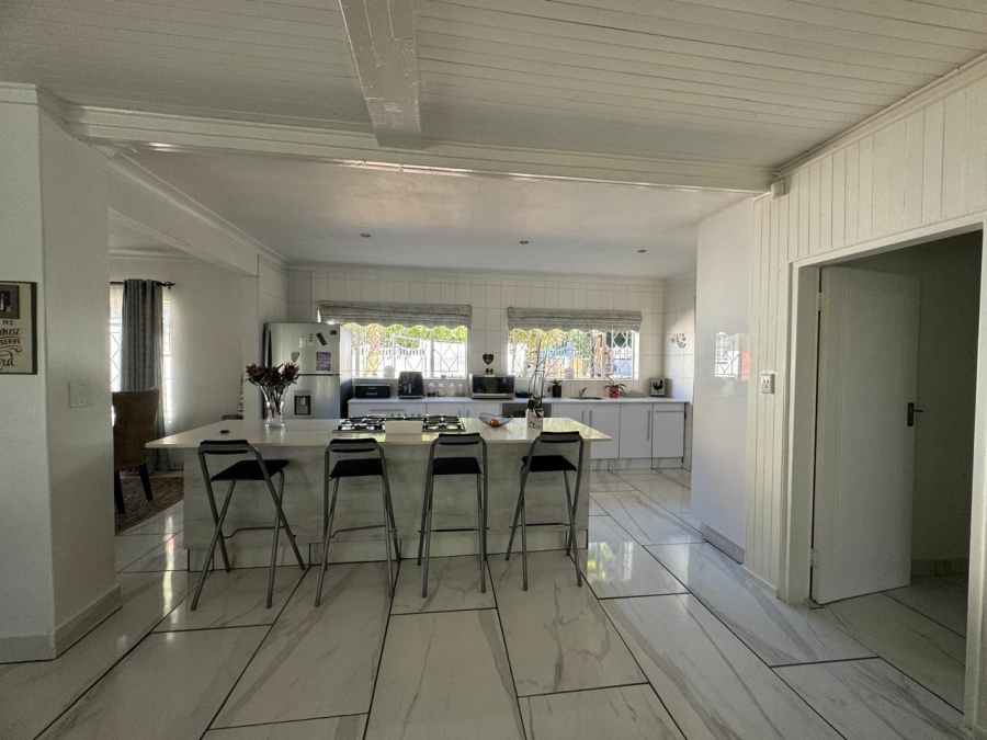 To Let 4 Bedroom Property for Rent in Parkhill Gardens Gauteng