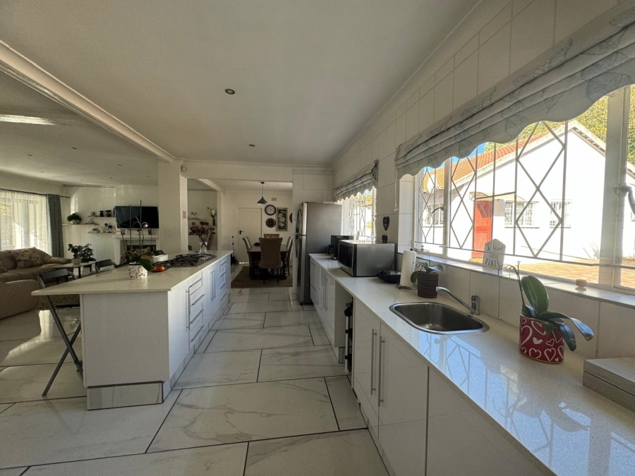 To Let 4 Bedroom Property for Rent in Parkhill Gardens Gauteng