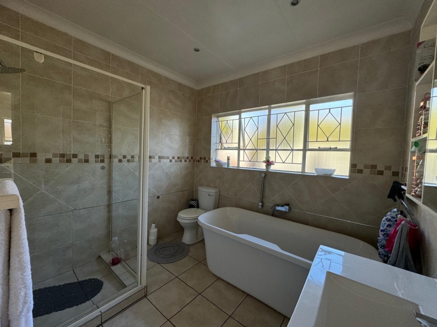 To Let 4 Bedroom Property for Rent in Parkhill Gardens Gauteng