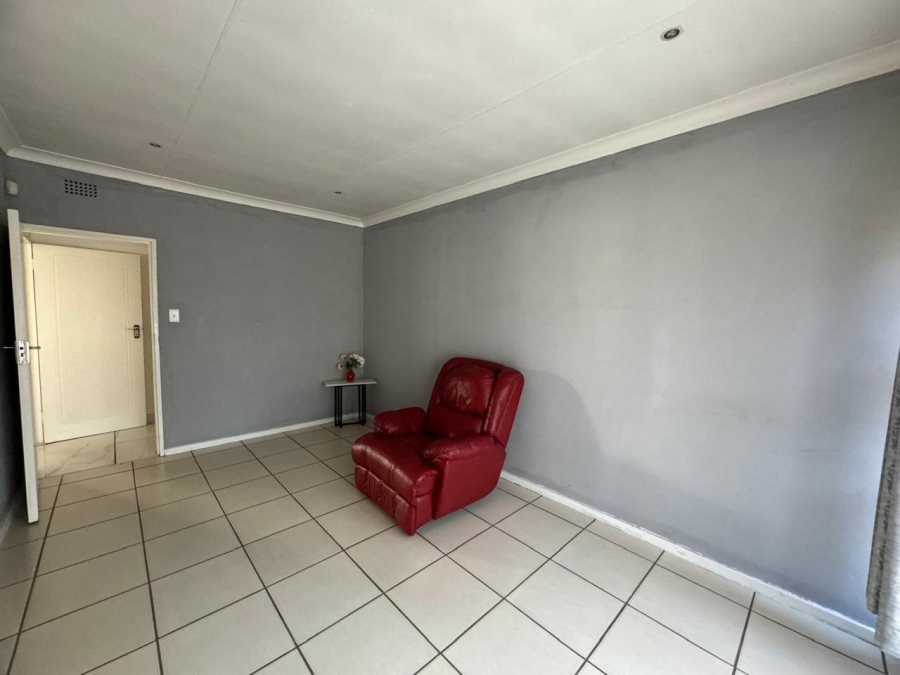To Let 4 Bedroom Property for Rent in Parkhill Gardens Gauteng