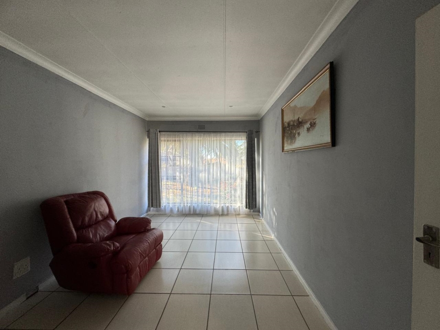 To Let 4 Bedroom Property for Rent in Parkhill Gardens Gauteng