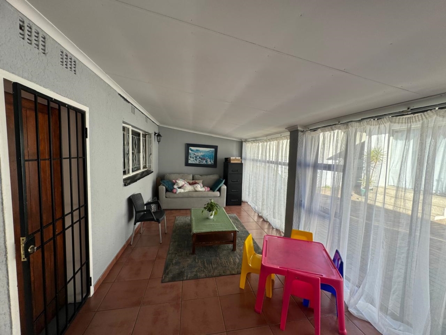 To Let 4 Bedroom Property for Rent in Parkhill Gardens Gauteng