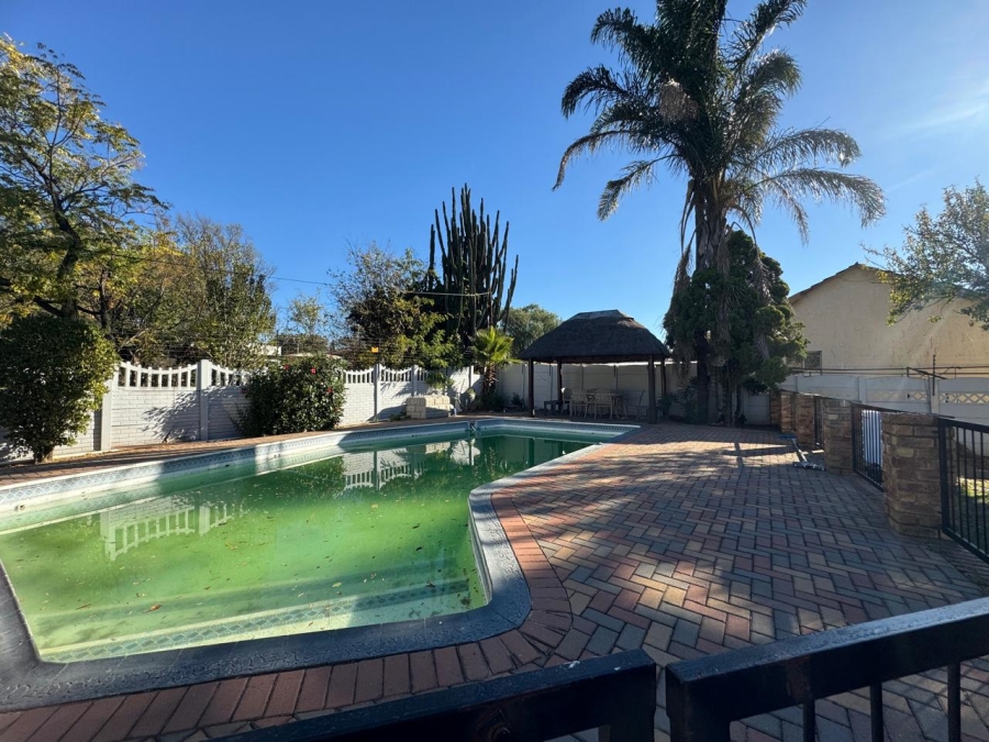 To Let 4 Bedroom Property for Rent in Parkhill Gardens Gauteng