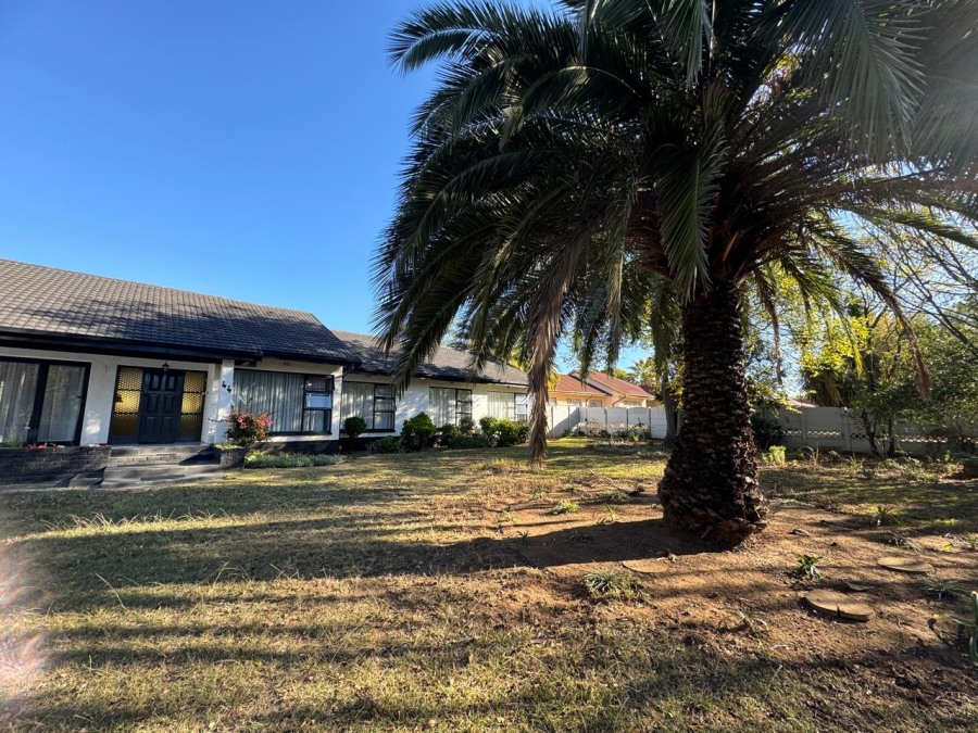 To Let 4 Bedroom Property for Rent in Parkhill Gardens Gauteng