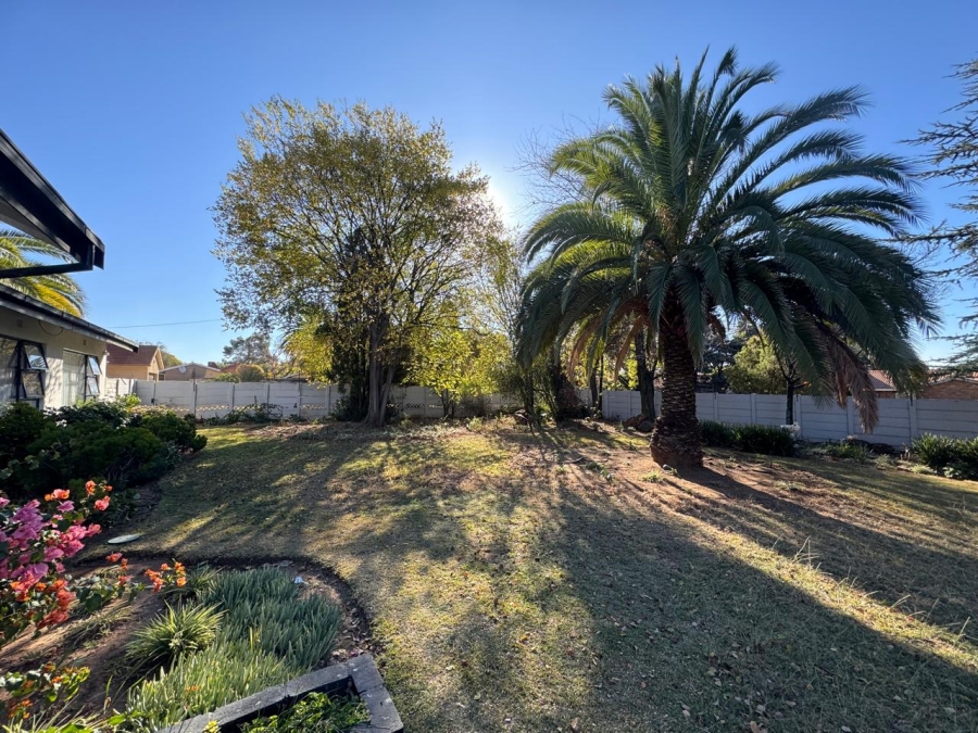 To Let 4 Bedroom Property for Rent in Parkhill Gardens Gauteng