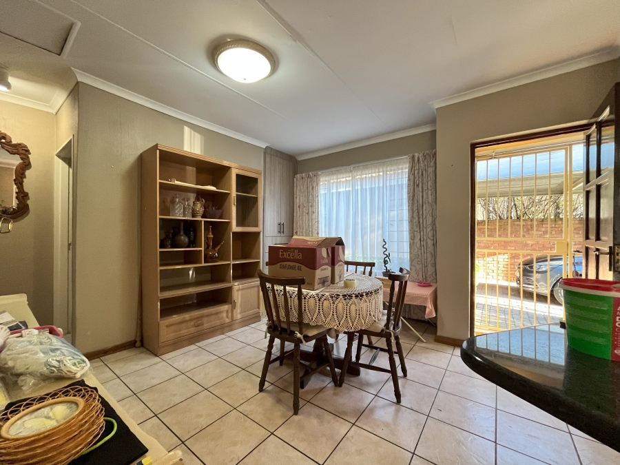 To Let 2 Bedroom Property for Rent in Rooihuiskraal North Gauteng