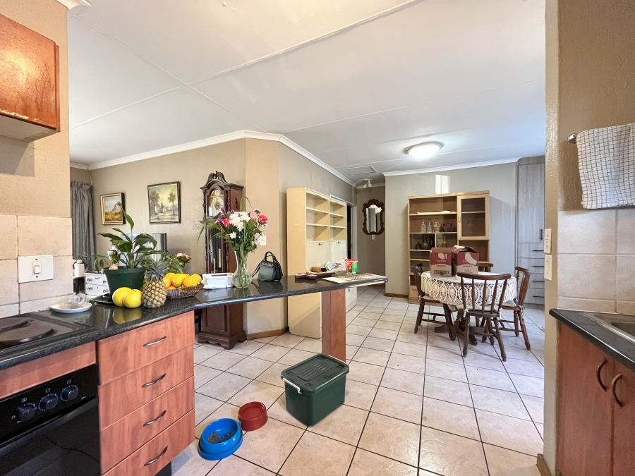 To Let 2 Bedroom Property for Rent in Rooihuiskraal North Gauteng
