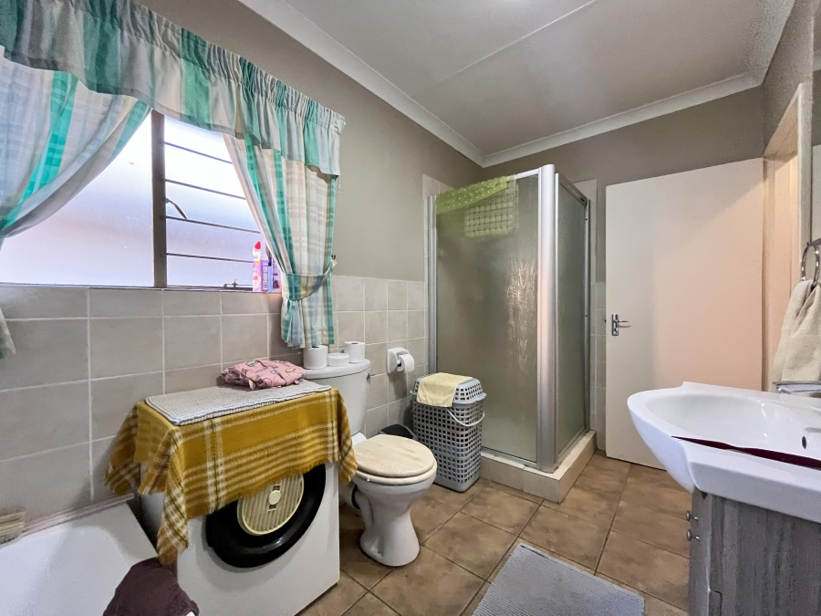 To Let 2 Bedroom Property for Rent in Rooihuiskraal North Gauteng