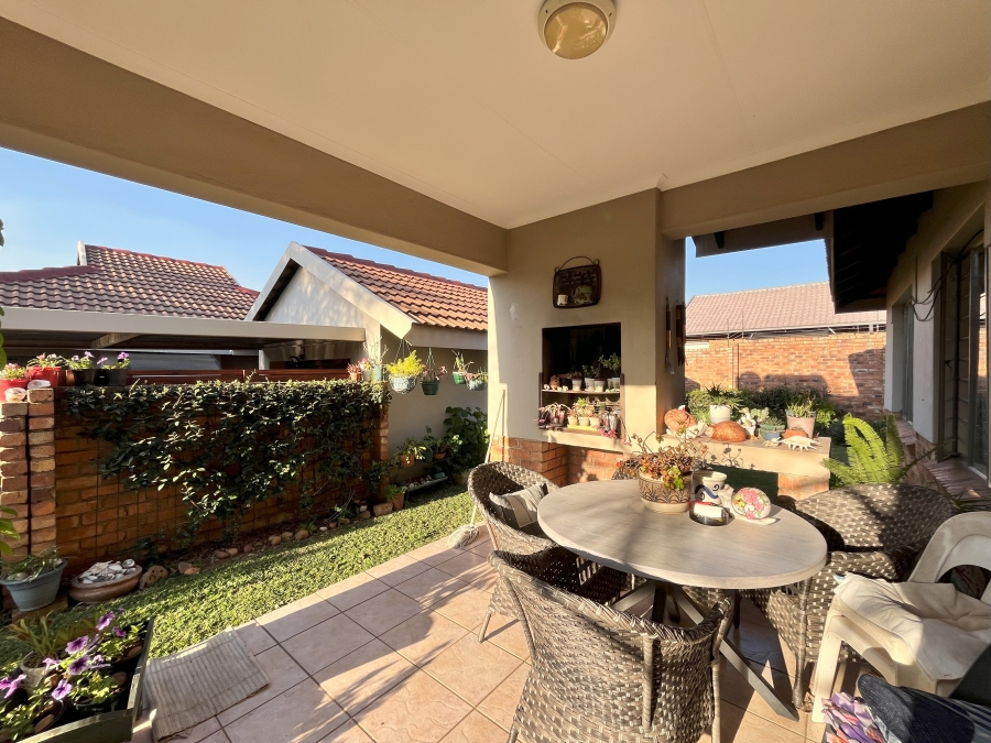 To Let 2 Bedroom Property for Rent in Rooihuiskraal North Gauteng