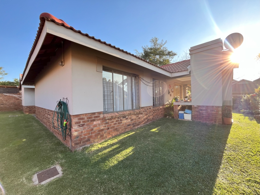 To Let 2 Bedroom Property for Rent in Rooihuiskraal North Gauteng