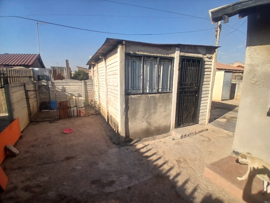 2 Bedroom Property for Sale in Etwatwa Gauteng