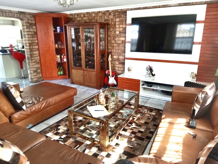 4 Bedroom Property for Sale in Vosloorus Ext 25 Gauteng