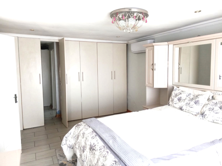 4 Bedroom Property for Sale in Vosloorus Ext 25 Gauteng