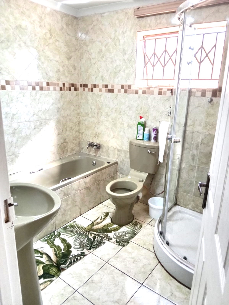 4 Bedroom Property for Sale in Vosloorus Ext 25 Gauteng