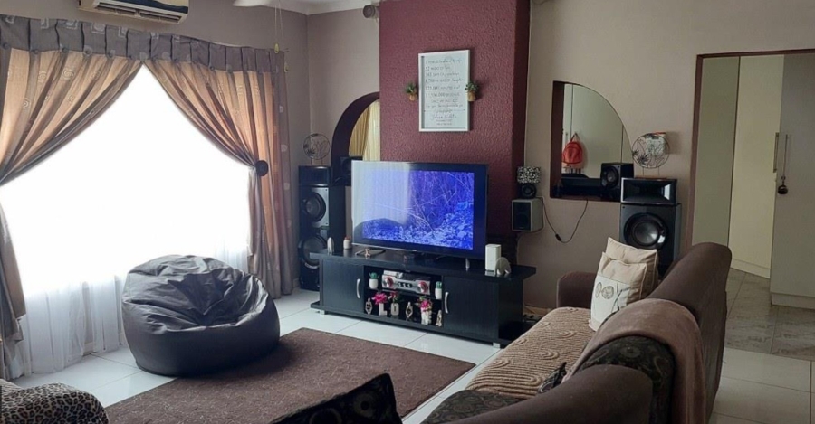 9 Bedroom Property for Sale in Tulisa Park Gauteng