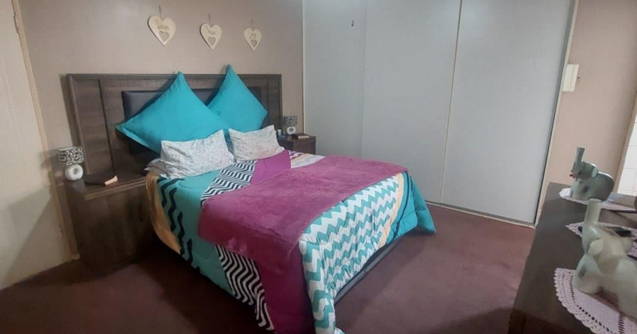 9 Bedroom Property for Sale in Tulisa Park Gauteng