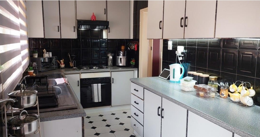 9 Bedroom Property for Sale in Tulisa Park Gauteng