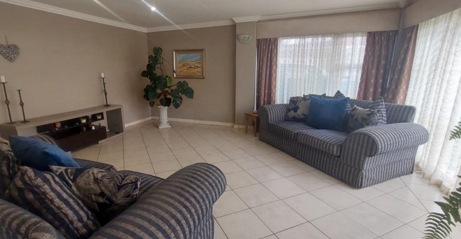 9 Bedroom Property for Sale in Tulisa Park Gauteng