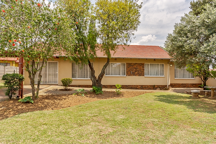 3 Bedroom Property for Sale in Crystal Park Gauteng