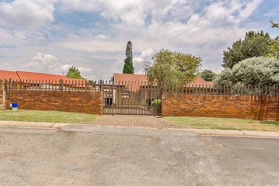 3 Bedroom Property for Sale in Crystal Park Gauteng