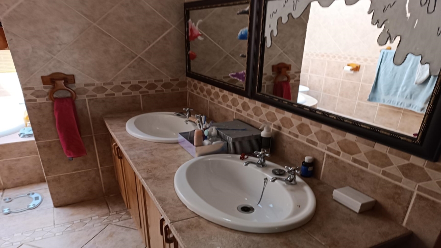 4 Bedroom Property for Sale in Vanderbijlpark SW 5 Gauteng