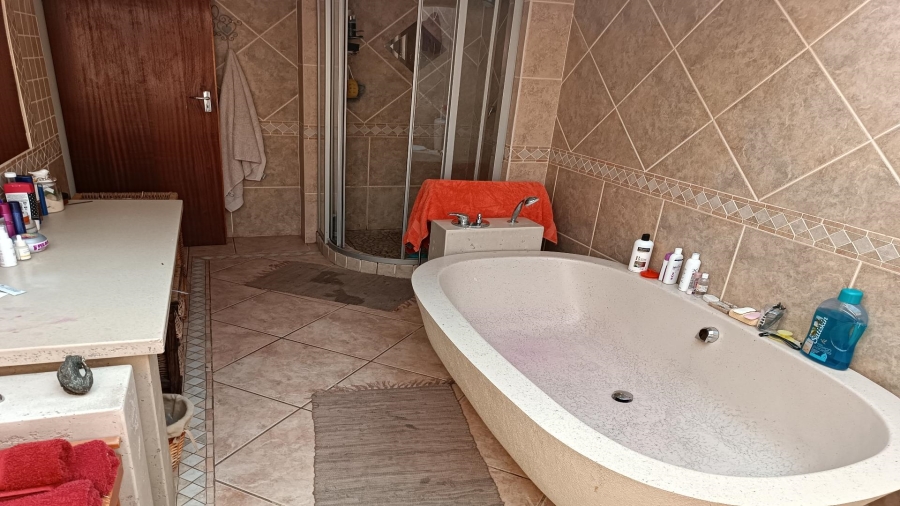 4 Bedroom Property for Sale in Vanderbijlpark SW 5 Gauteng