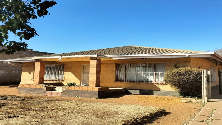 4 Bedroom Property for Sale in Vanderbijlpark CW 5 Gauteng